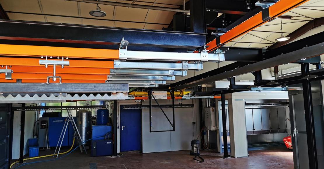 power and free, dropsecties, kettingbanen, kettingbaansysteem, monorailsysteem, GIS-takels, cleantrack, bovenloopkranen, zwenkkranen, intern transportsysteem, traversekranen, verdeelbrug, spuitrobots, peodercoatingstraat, poedercoatcabine, moffelovens, baden